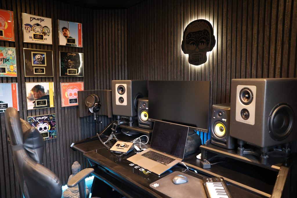 faustix-studio-cover-photo