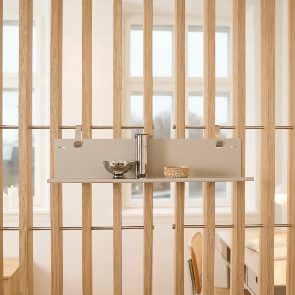 Bild 5 von 8 in EMBRACE | Nell Metal Shelf Galerie