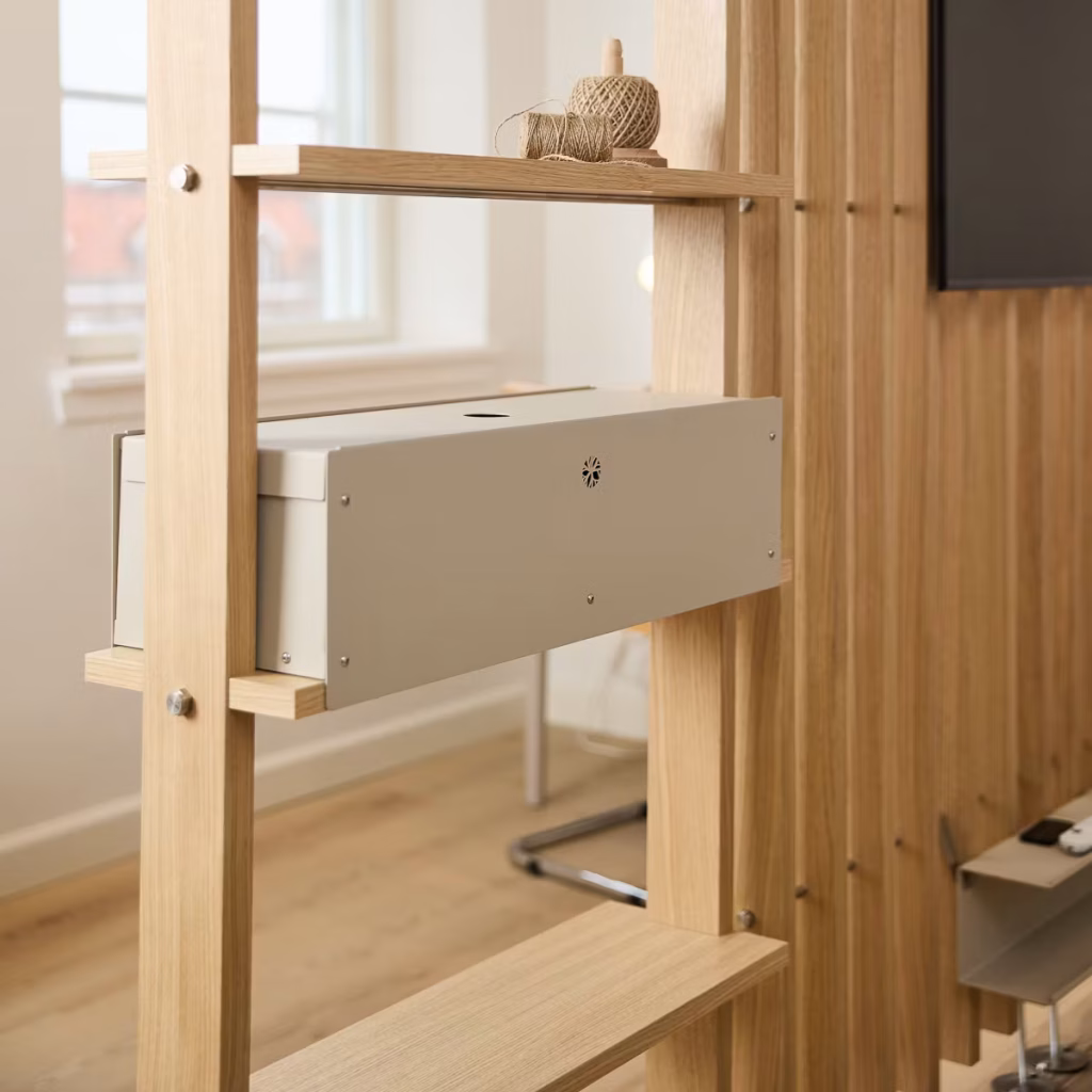 Bild 7 von 9 in EMBRACE | Nell Metal Box Galerie