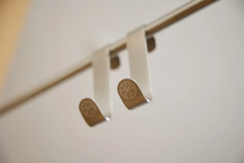 Bild 8 von 9 in EMBRACE | S-hook (2 pcs) Galerie